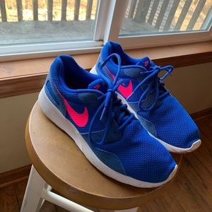 Blue and pink Nike women’s tennis shoes!
